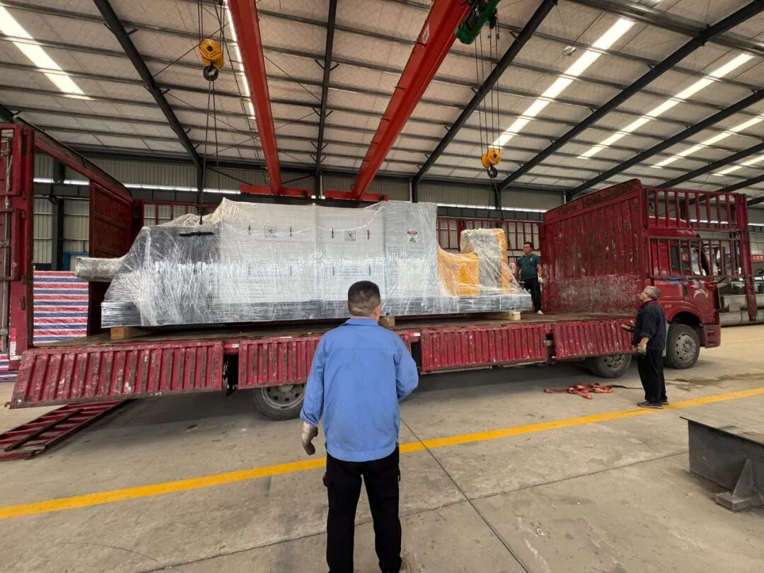 新鄉中天星火定制款螺旋擠壓脫水機裝車發貨 中國智造奔赴世界舞臺